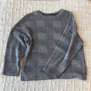 Houndstooth drop sleeve sweater